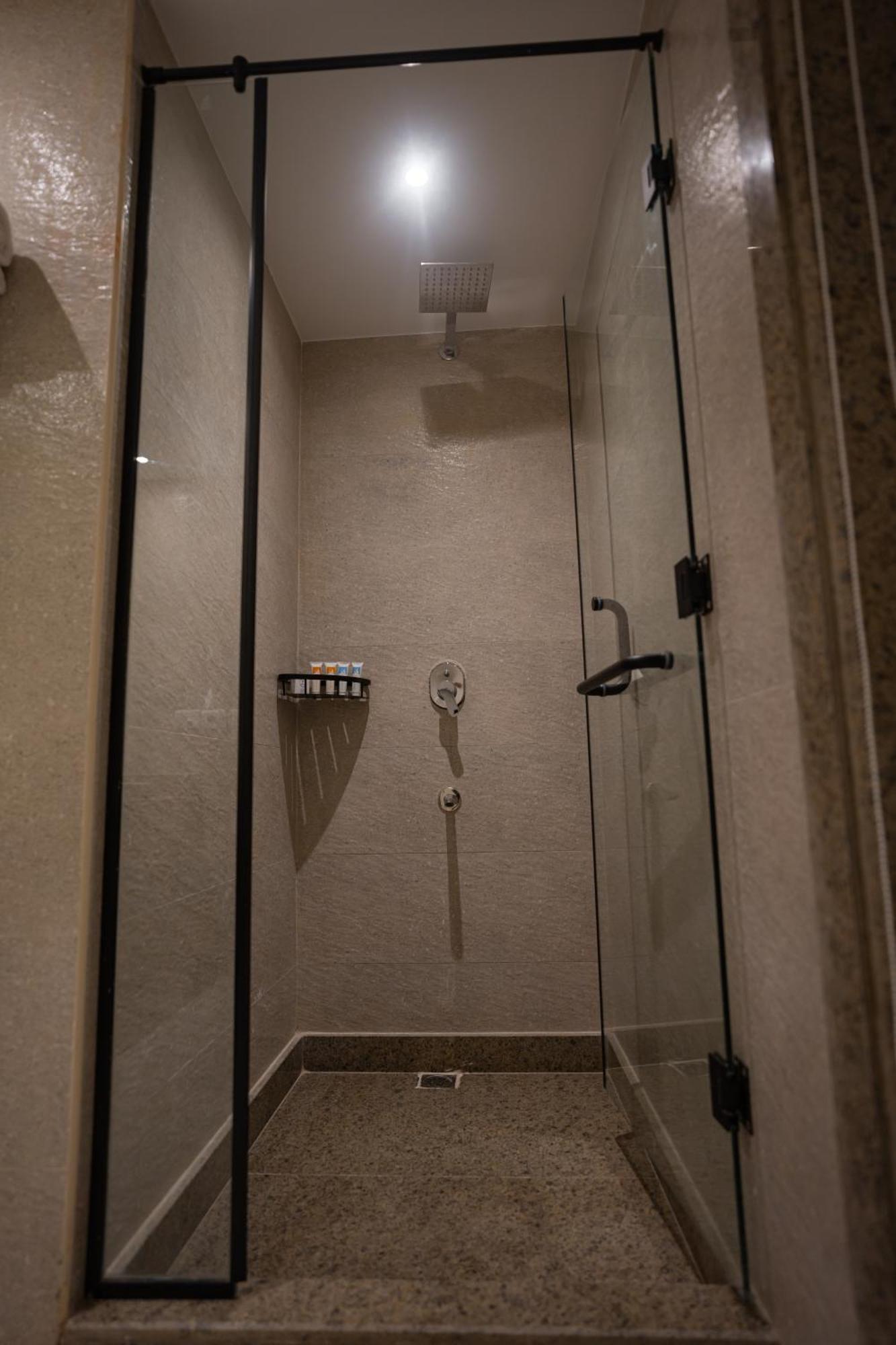 Al Kawm al Akhdar New Pyramid Front Hotel מראה חיצוני תמונה